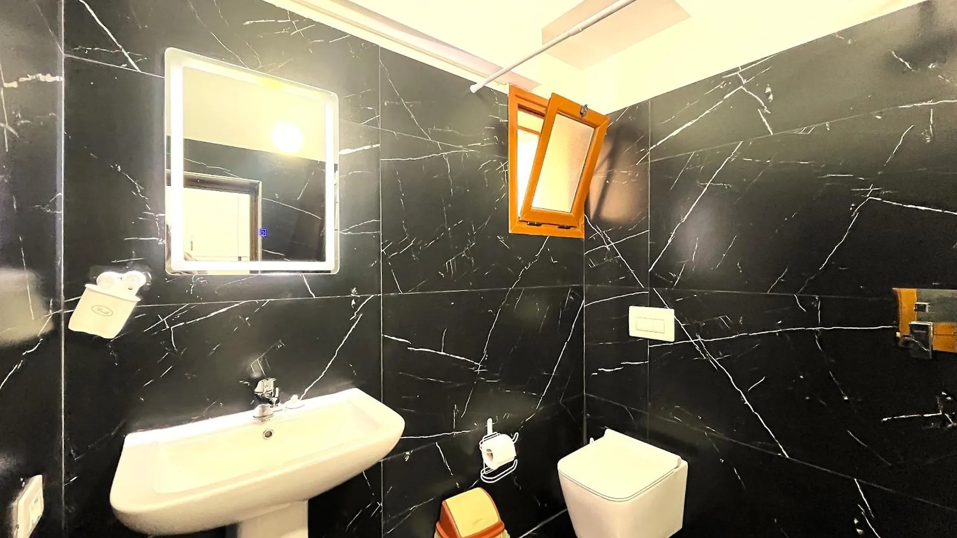 Quiet Blue Guesthouse Vlorë Αλβανία