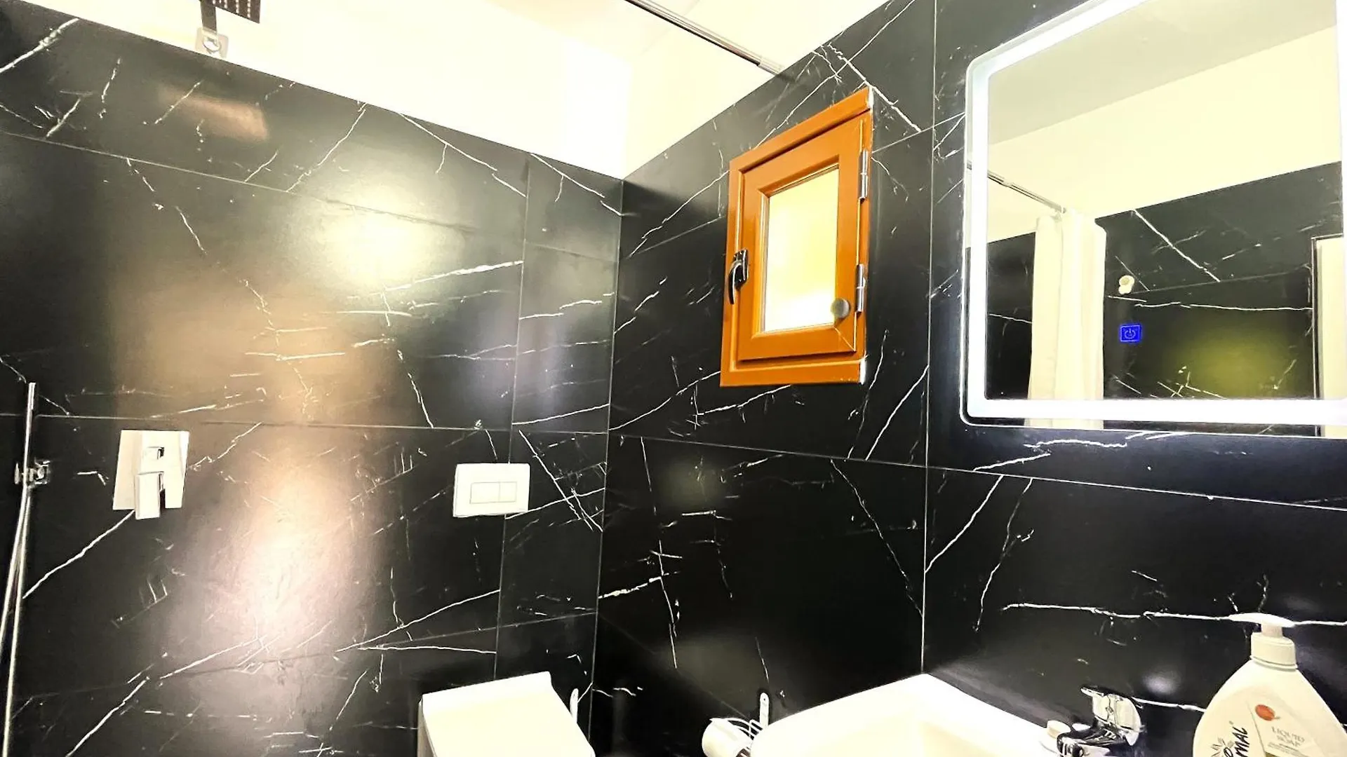 Ξενοδοχείο με διαμερίσματα Quiet Blue Guesthouse Vlorë