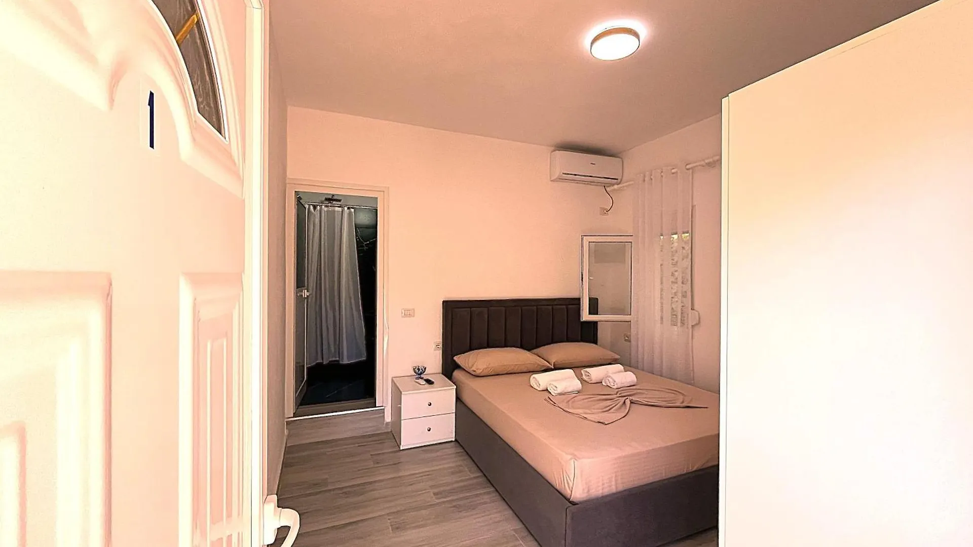 Ξενοδοχείο με διαμερίσματα Quiet Blue Guesthouse Vlorë